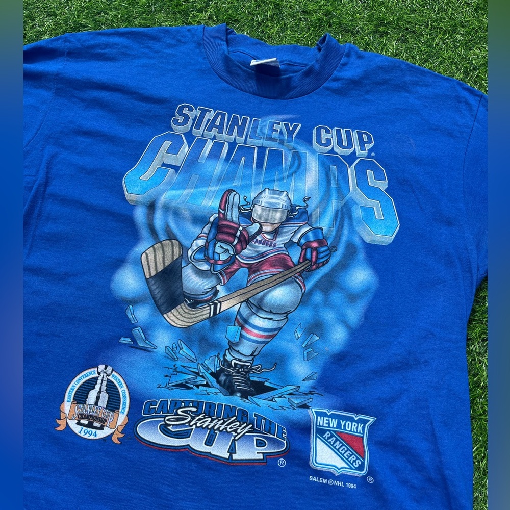 Vintage Avs Tee - Picture 2 of 5